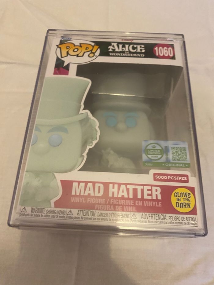 Funko Pop! Mad Hatter Glow in the Dark – Alice in Wonderland -#1060 - photo numéro 6
