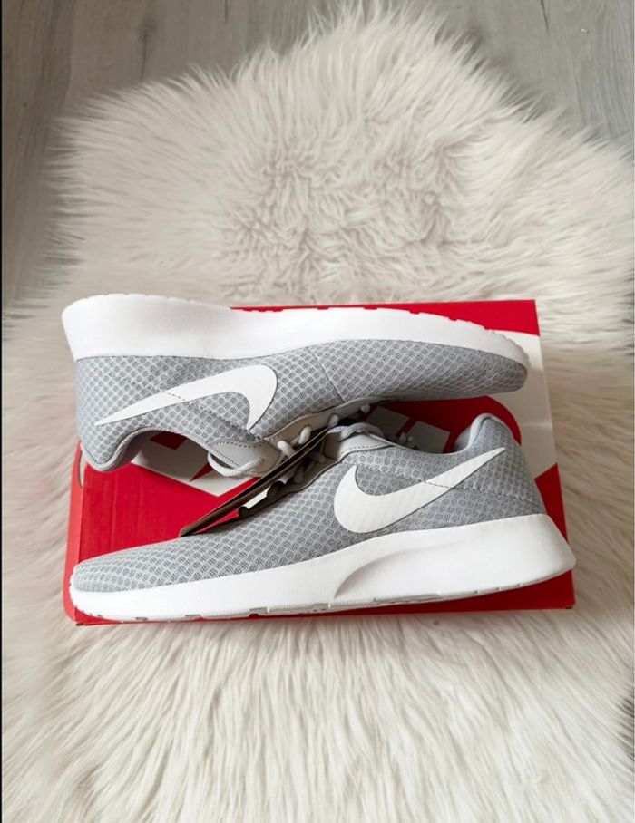 Baskets Nike Tanjun – Taille 44,5 – Gris clair/Blanc – Neuf avec étiquette - photo numéro 14