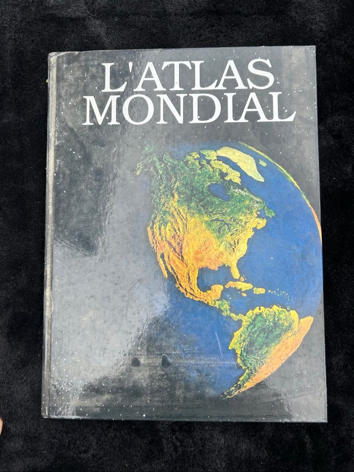 Livre « l’atlas mondial »