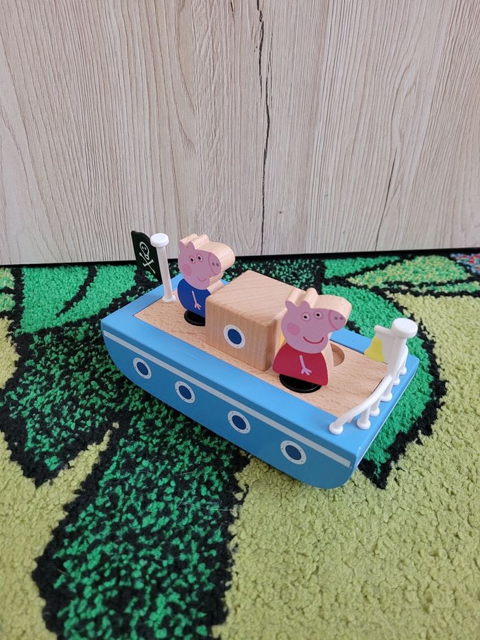 PEPPA PIG LE BATEAU EN BOIS AVEC ROUES AVEC GEORGES ET SA SOEUR PEPPA PIG - photo numéro 2