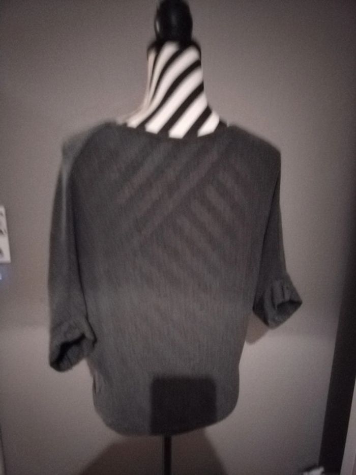 T shirt gris col légèrement tombant - photo numéro 3