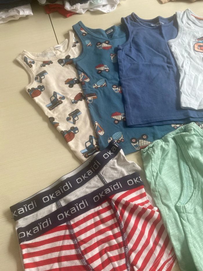 Lot tee shirts et combinaison - photo numéro 2
