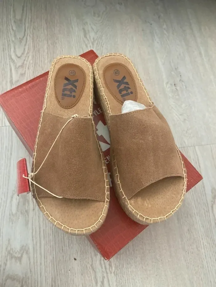 Chaussures sandales espadrilles en cuir pointure 40 XTI Neuves Hauteur talon 4,5 cm - photo numéro 2