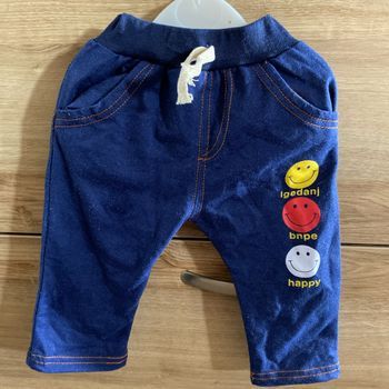 Pantalon souple. Très bon état . 3 mois.