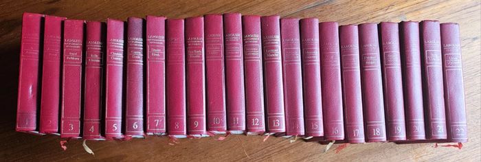 Collection de 22 encyclopédique en couleurs.
Larousse.
En l'état. - photo numéro 2