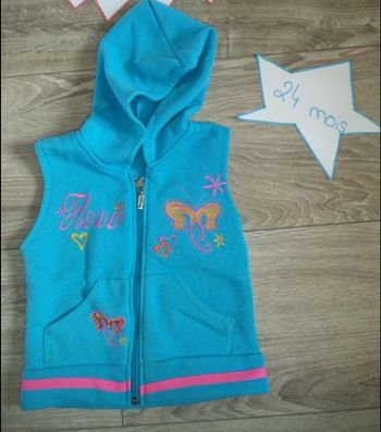 Veste à capuche sans manche 2 ans