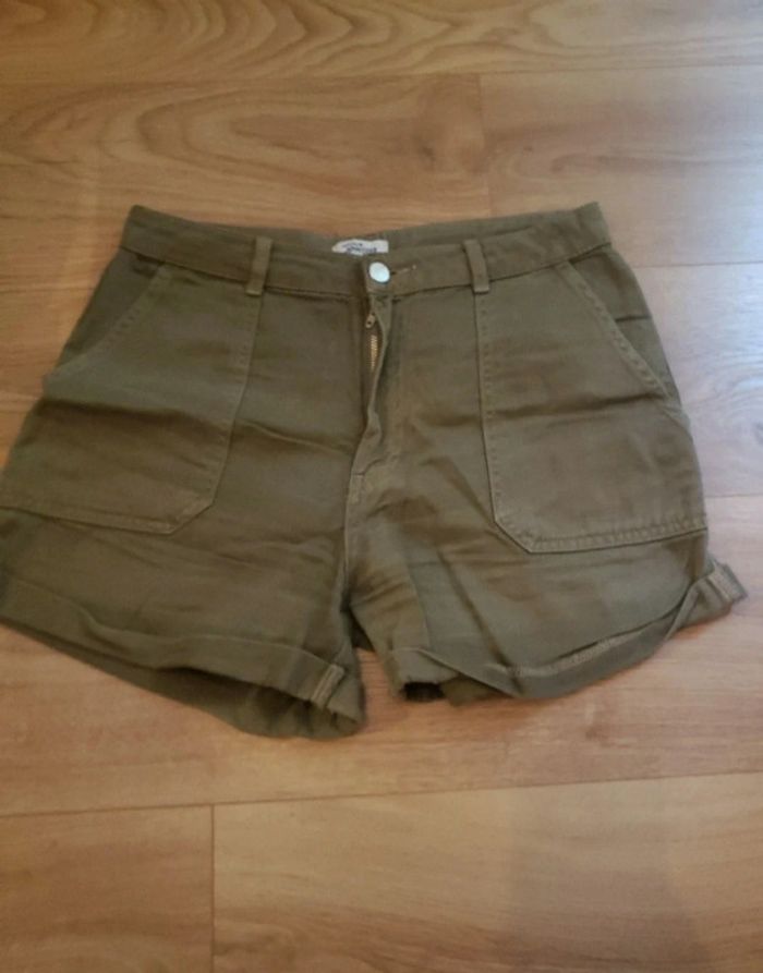 Short kaki taille 38 jennyfer