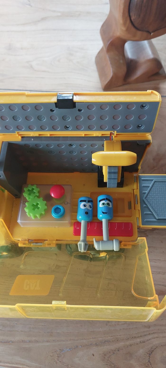 Camion de chantier Caterpillar - photo numéro 3