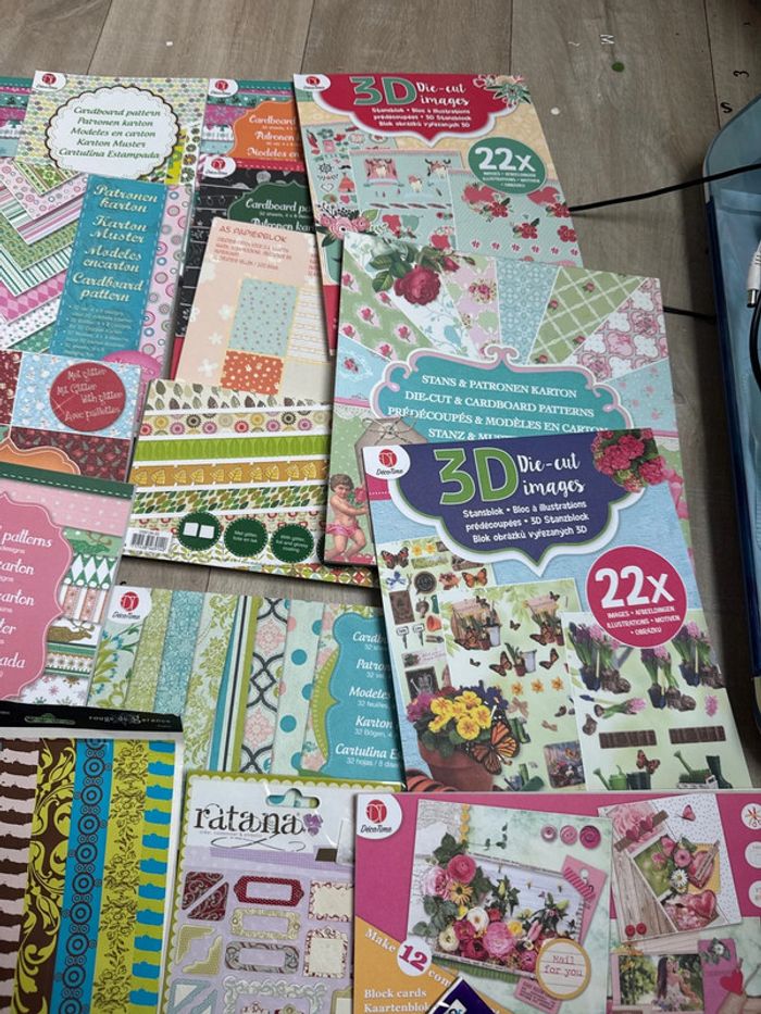 Gros lot de papiers scrapbooking pochoirs embellissements - photo numéro 4
