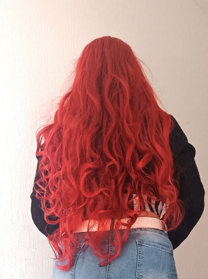 Perruque longue rouge