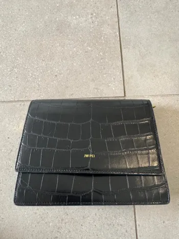 Sac à bandoulière Jw Pei, bon état mais il y a quelques marques d'usures, 20x15cm