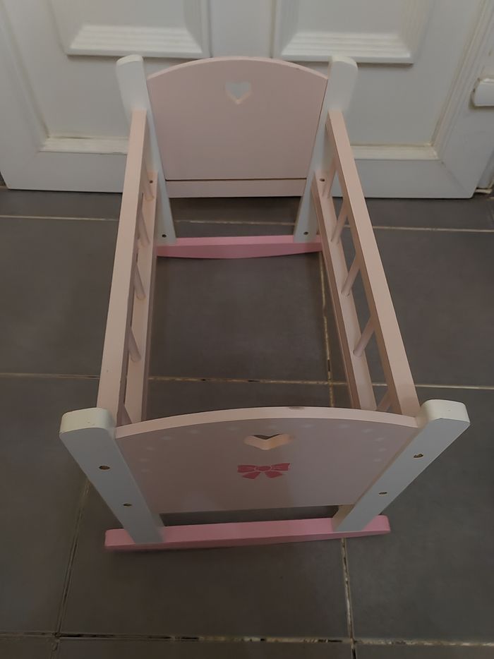 Lit poupée en bois