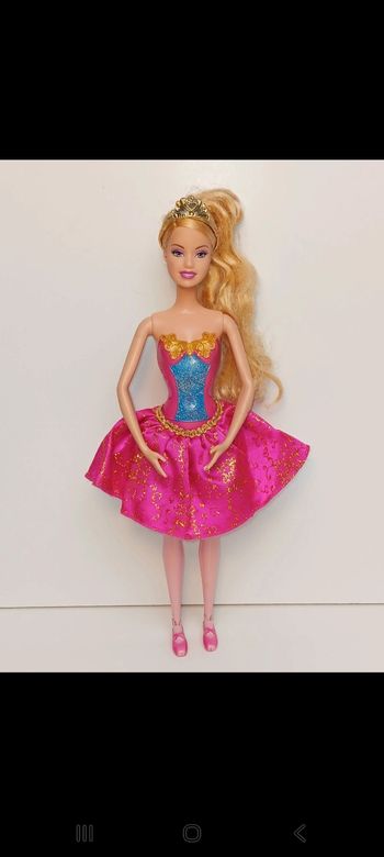 Poupée mattel barbie ballerine féerique Twinkle Toes 
Poupée et ensemble compris