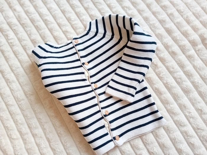 Pull fille 18mois kiabi 🤍💙 - photo numéro 4