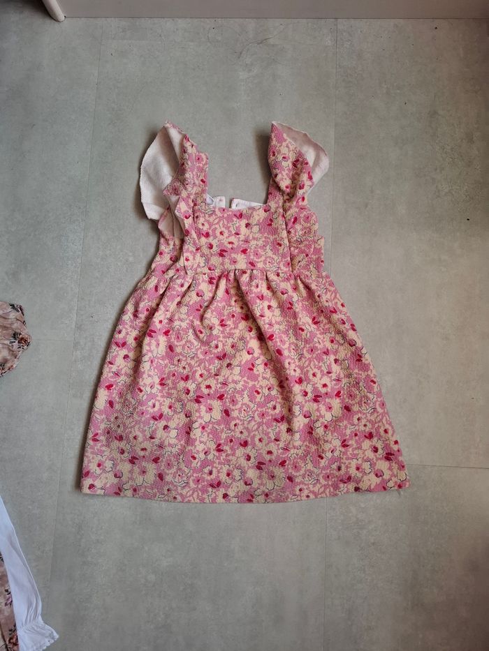 Robe zara 4/5 ans - photo numéro 1