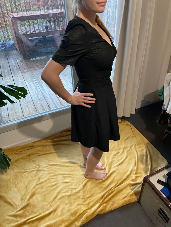 Robe noir à paillettes - photo numéro 4