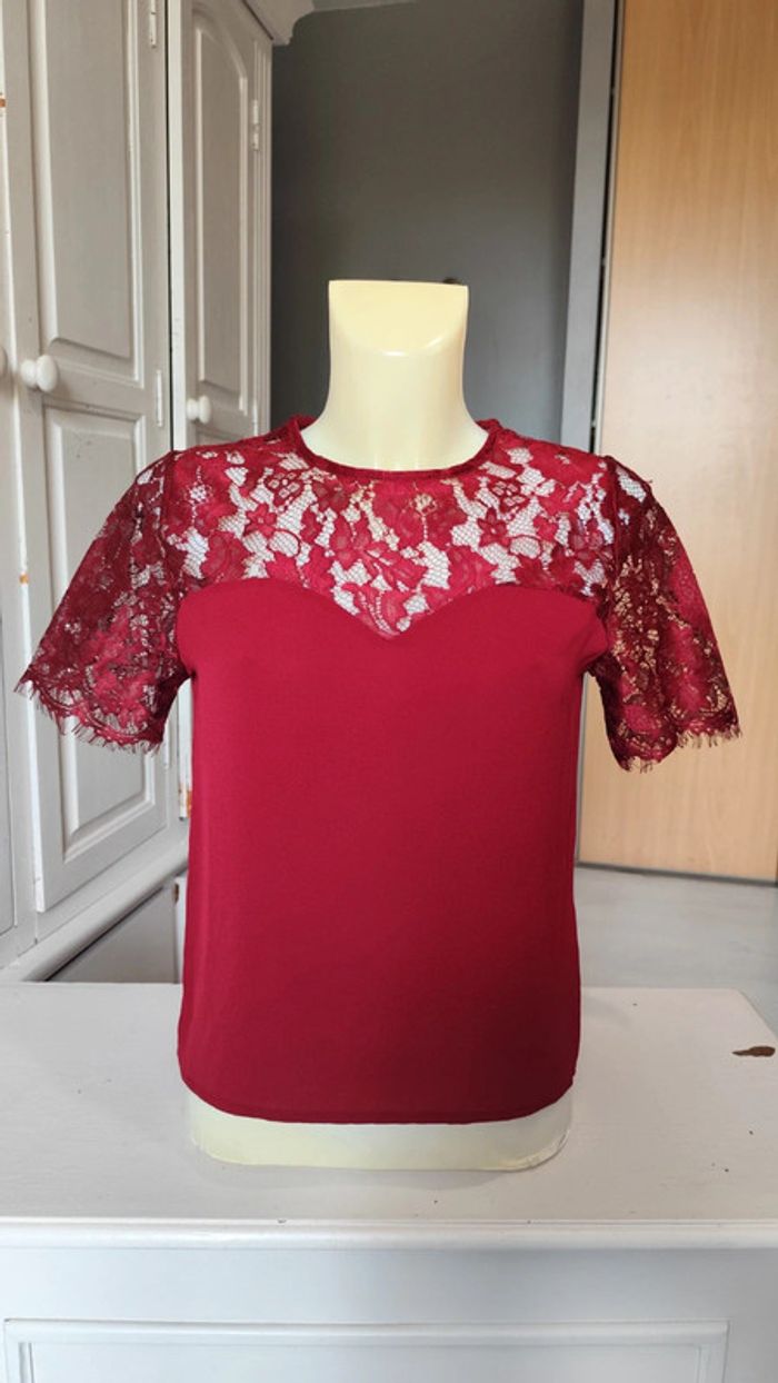 Haut bordeaux en dentelle T38