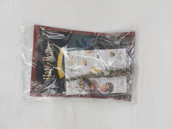 Hachette n°04 Harry Potter le château de Poudlard baguette + personnage neuf Wizarding world