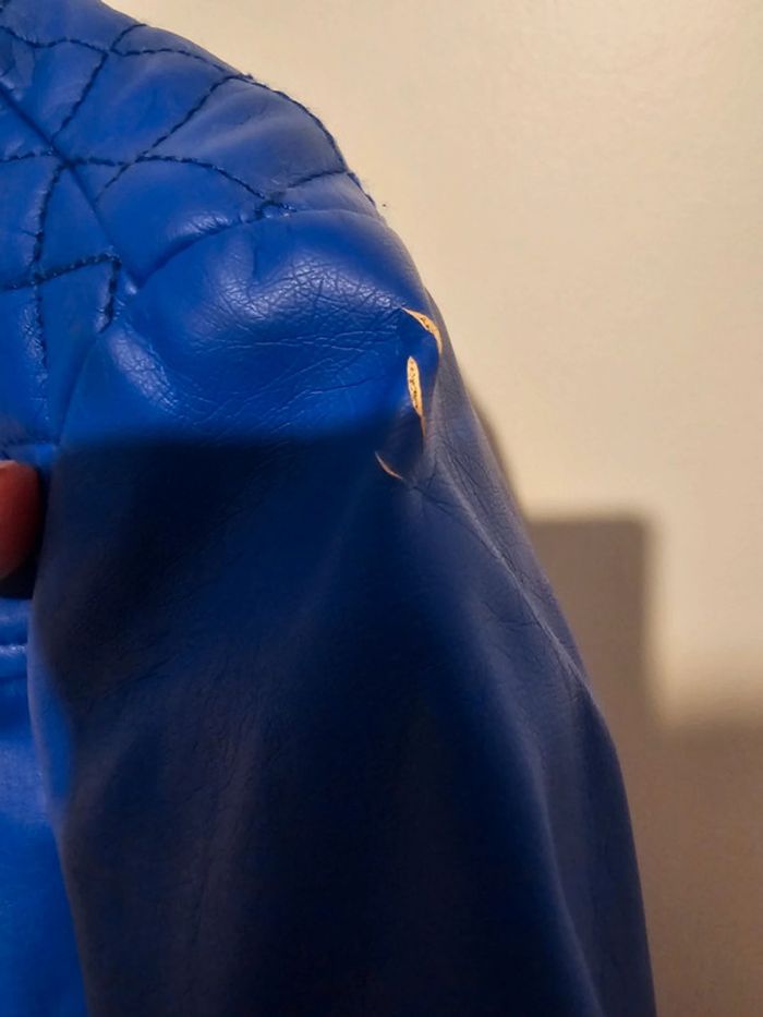 Perfecto bleu roi simili neuf petit défaut sur l'épaule bien lire l'annonce - photo numéro 4