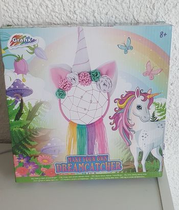 Loisir créatif pour créer un attrape-rêves Licorne
