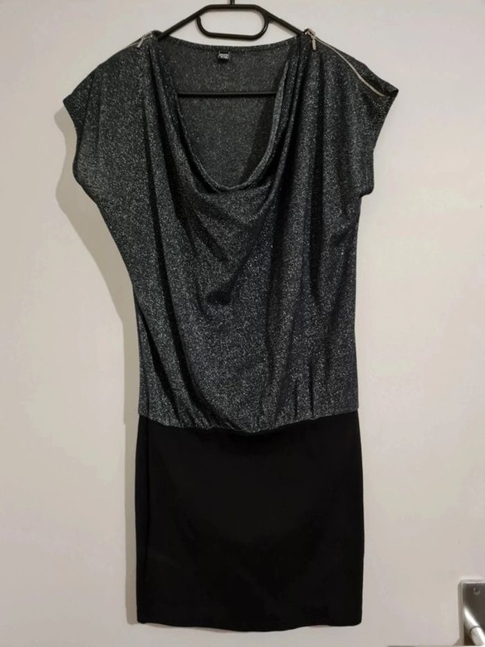 Robe noire pailletée