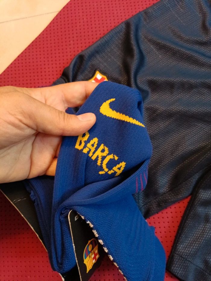 Short de foot FC Barcelone+ chaussettes, Nike Authentique Officiel taille 12/13 ans, Neuf - photo numéro 9