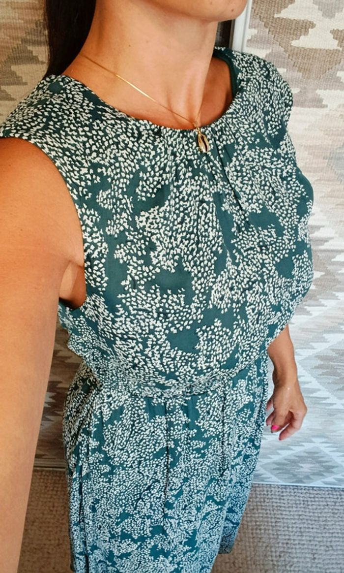 Robe d'été longue Mango S bleu vert motif petites fleurs blanches taille élastique - photo numéro 4