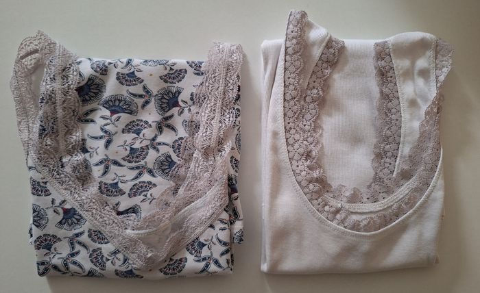 Lot de 2 débardeurs avec bretelles en dentelle