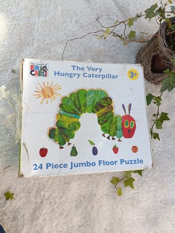 Puzzle the very hungry caterpillar chenille qui fait des trous