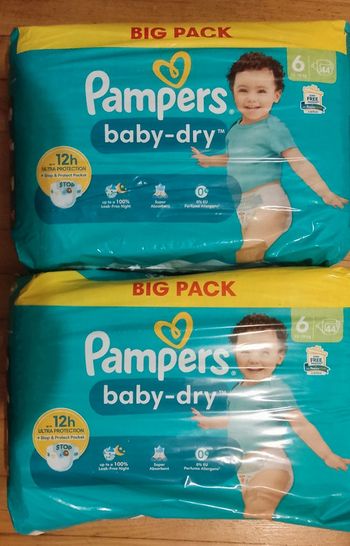 Gros paquet de couches Pampers