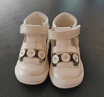 Chaussures chic printemps bébé fille 20 comme NEUVES