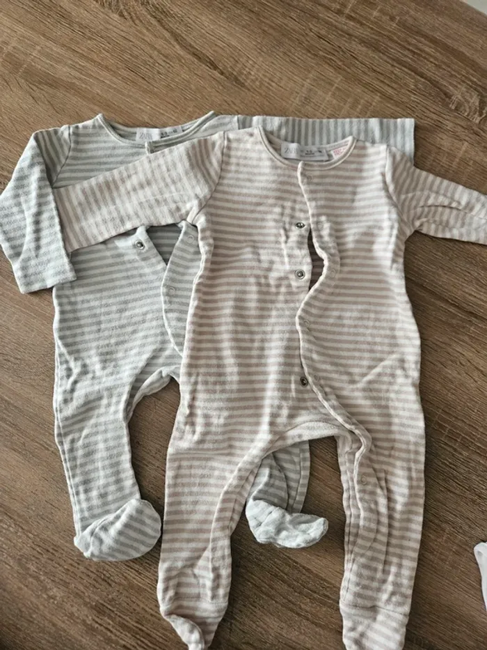 Lot de 2 pyjamas taille 1-3mois 🌸