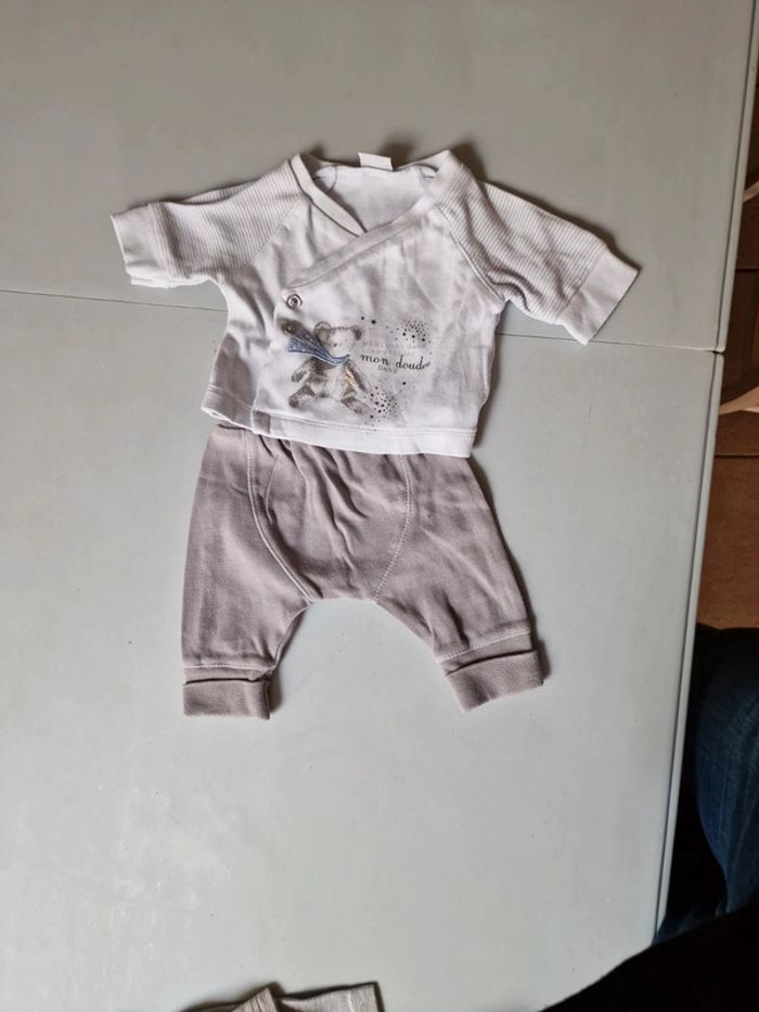 Ensemble pantalon + tee-shirt manches longues