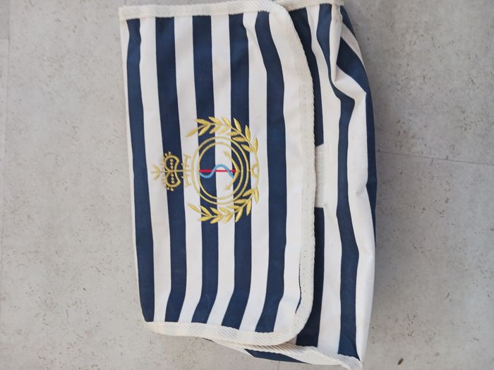 trousse de toilette ou autre marine blanche et dorée