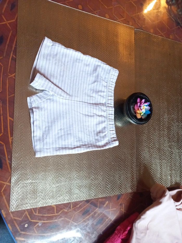Joli short rayé 9 mois - photo numéro 2