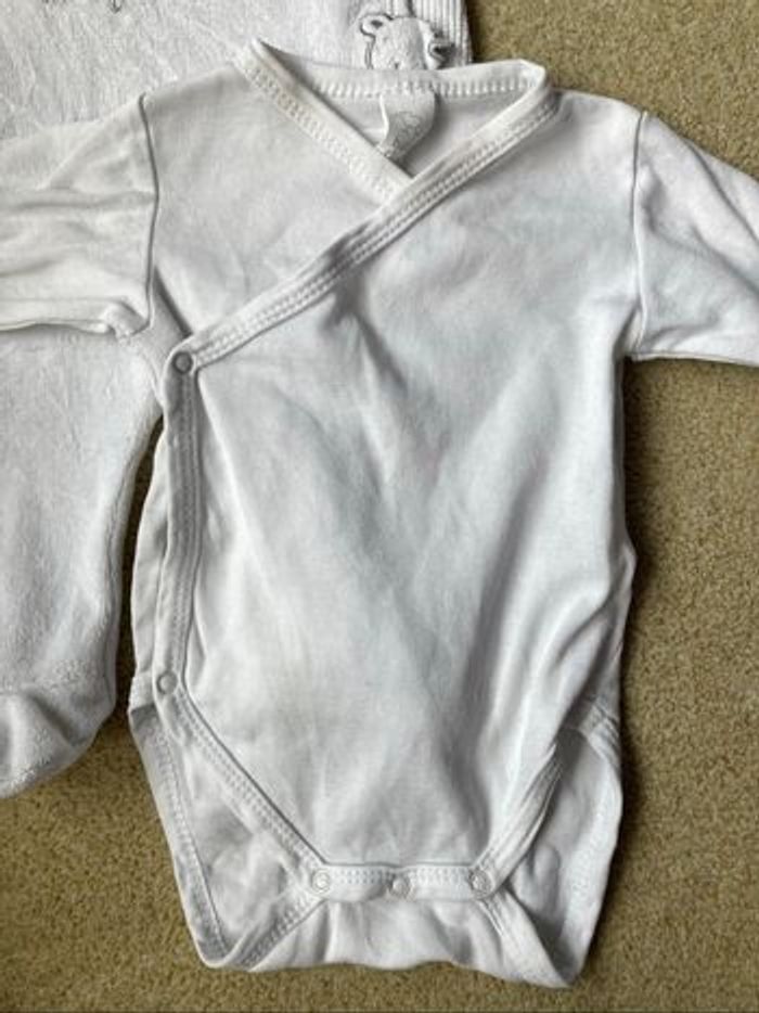 Lot grenouillère et body 1  mois - photo numéro 5