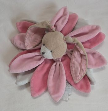 Doudou et compagnie Lapin collector carré plat blanc - Pétales rose