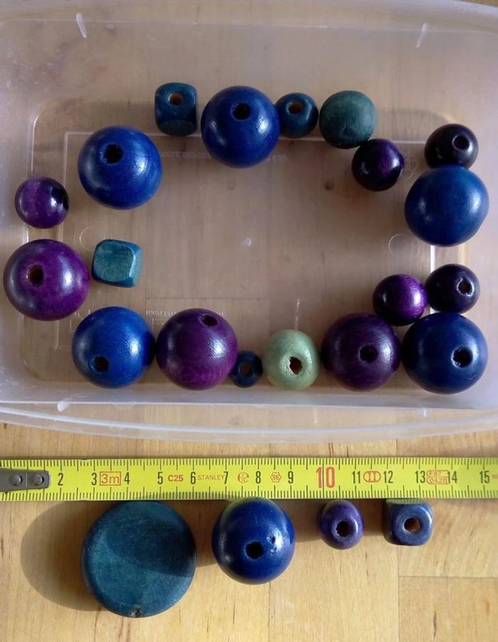 Lot de perles en bois bleu - photo numéro 2