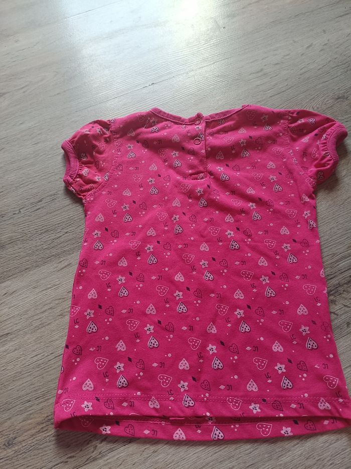 T-shirt rose motif coeur taille 24 mois - East london - photo numéro 2
