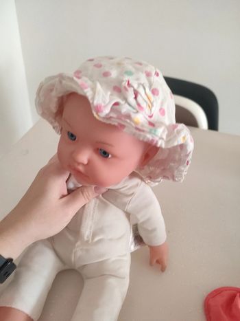 Chapeau blanc a pois