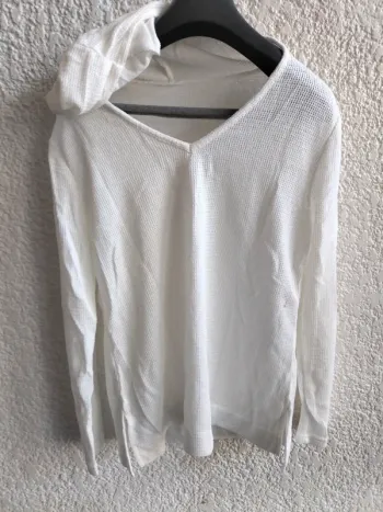 Pull léger gauffré avec capuche manche longue neuf tM