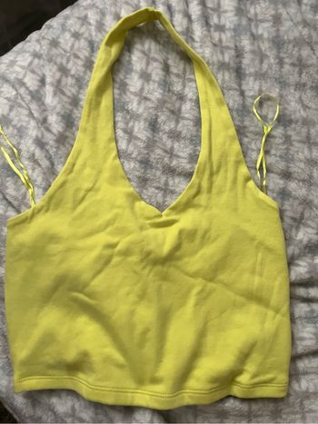 Top jaune