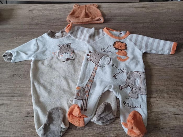 Lot 2 pyjamas animaux + bonnet