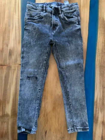 Jean Slim troué Zara taille 7 ans