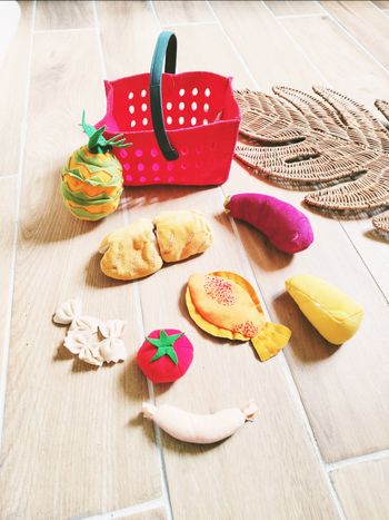 🧺 Dinette Panier rouge anse avec légumes fruits et divers aliments en tissu-peluche