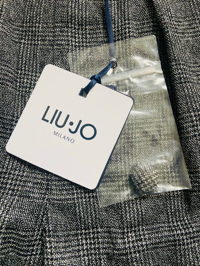 Short d’hiver Liu Jo taille 38 neuf - photo numéro 2