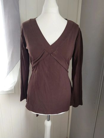 Haut marron cintré col V