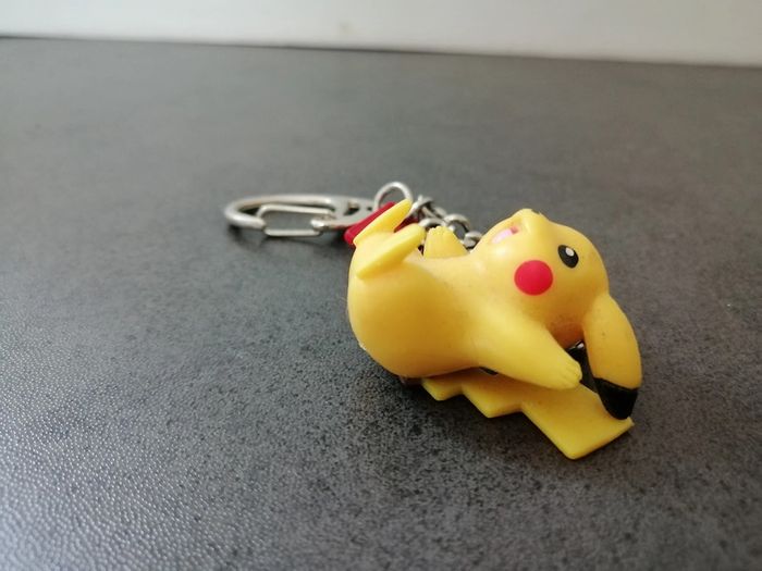 figurine porte clef Pikachu pokemon - photo numéro 3