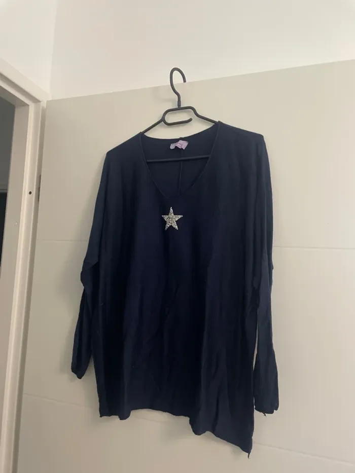 Pull bleu étoile chauve souris