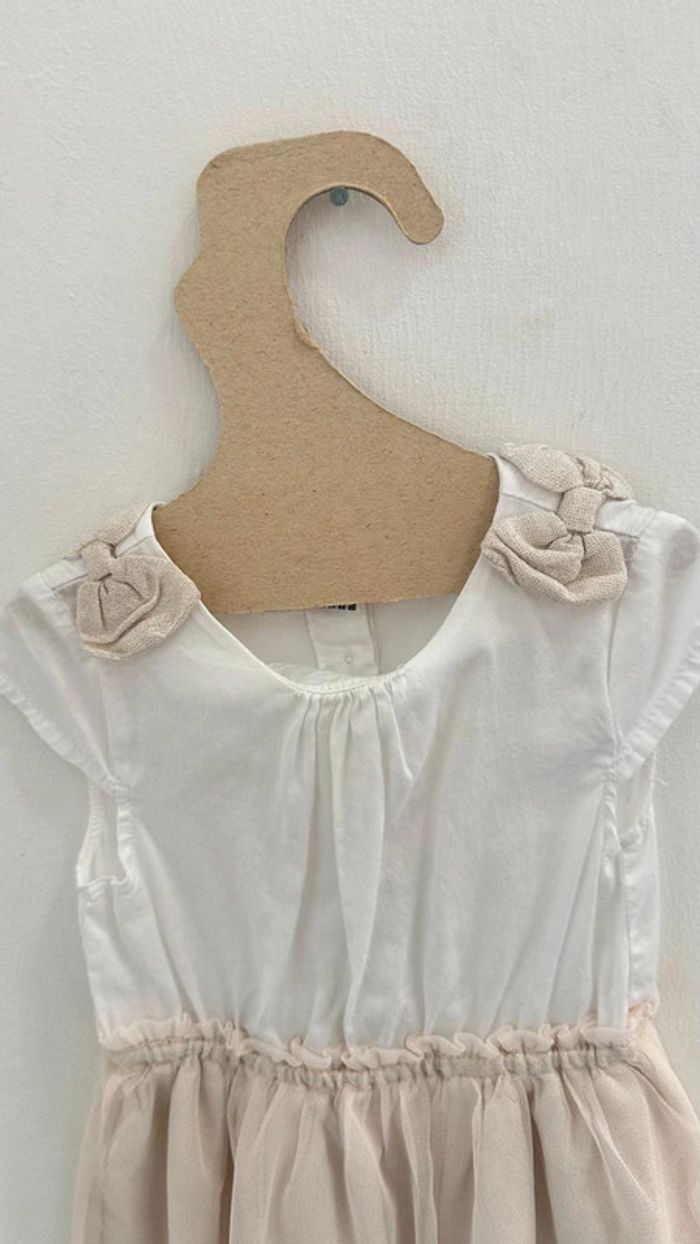Robe tape a l'oeil blanche et crème